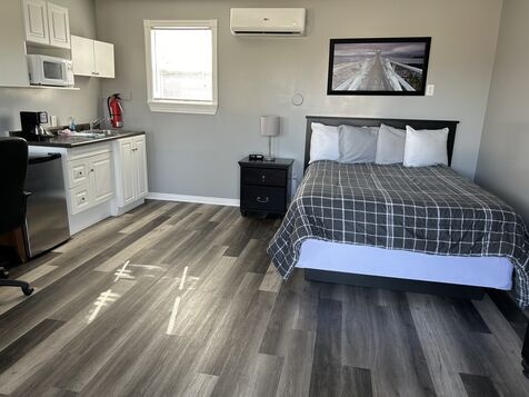 Queen Efficiency Room